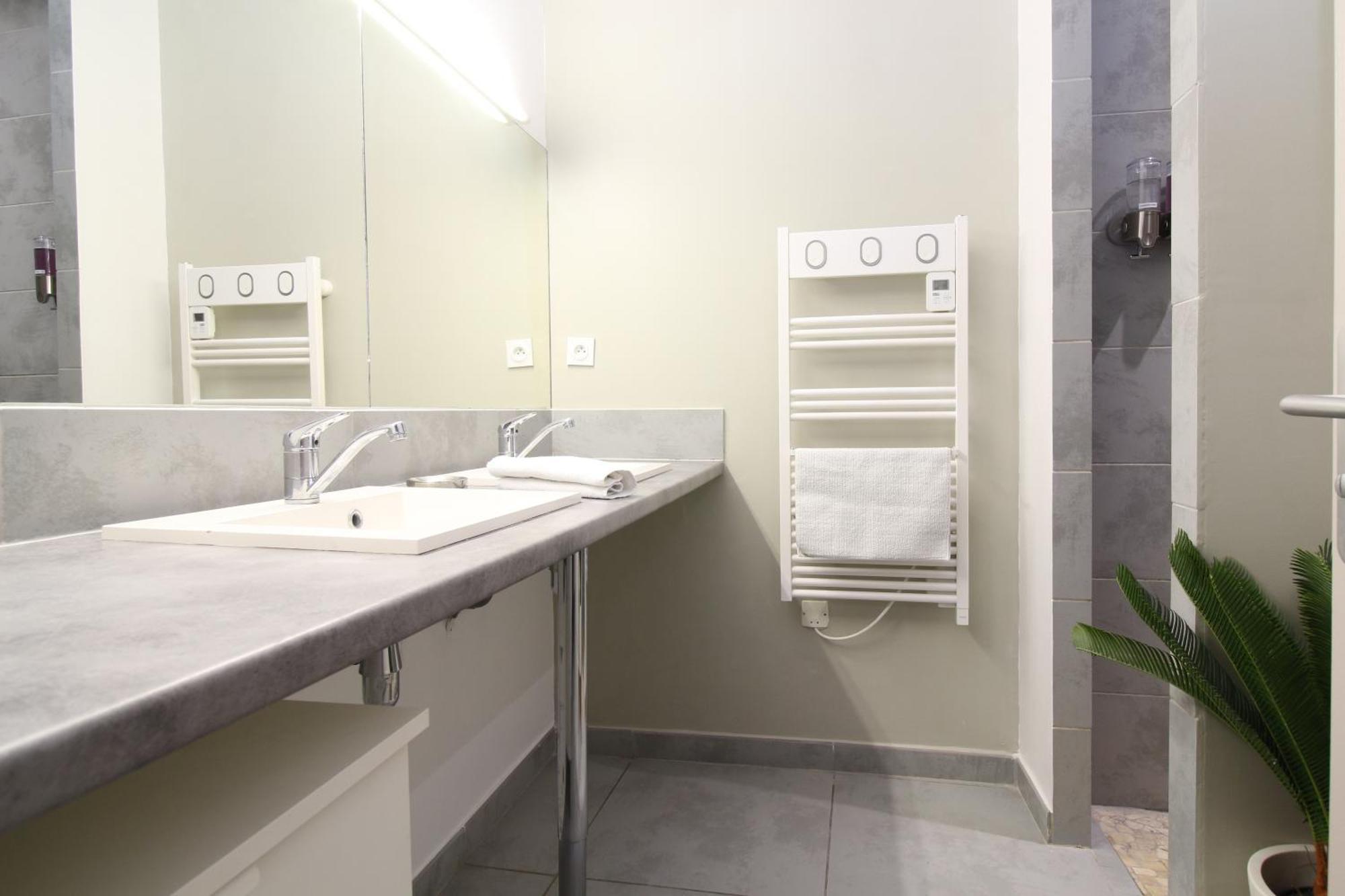 T3 Appartement Hypercentre Proche Commerce- Parking - 2 Chambres Wifi Gratuit อาวีญง ภายนอก รูปภาพ